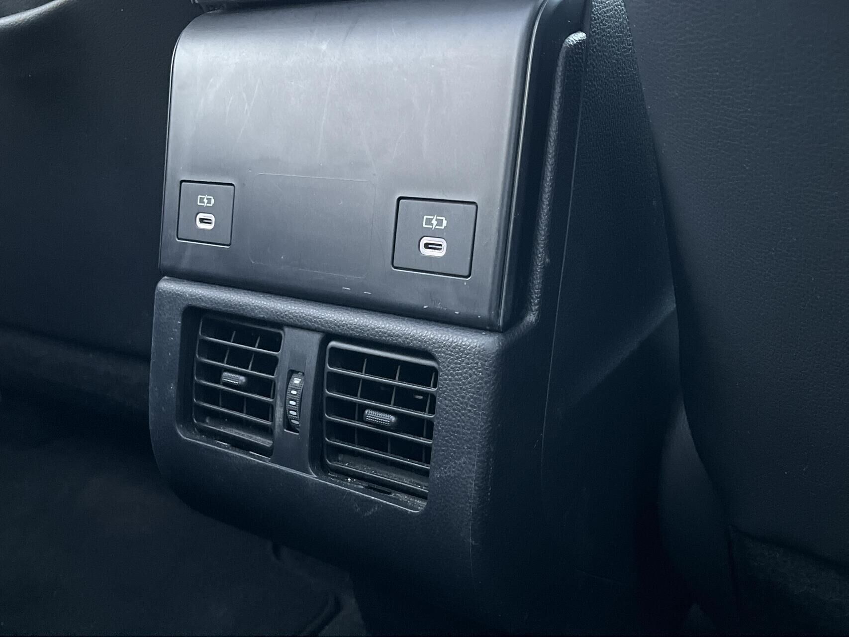 Grå Toyota BZ4X fra 2024