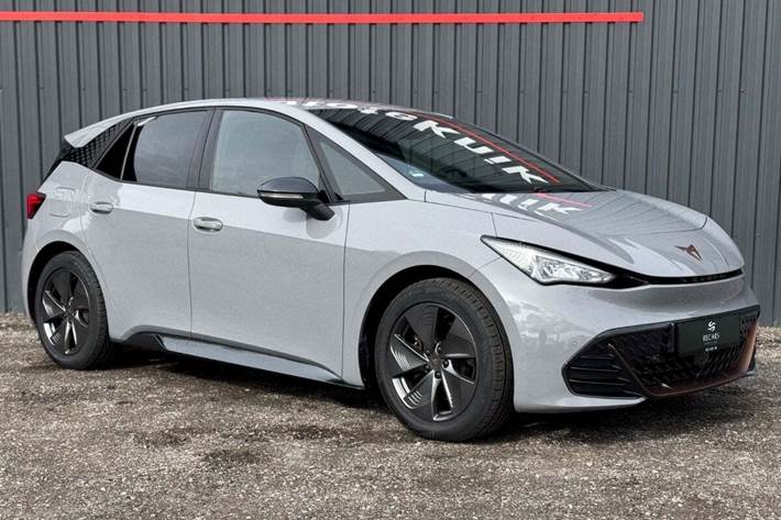 Grå Cupra Born fra 2023 set udefra