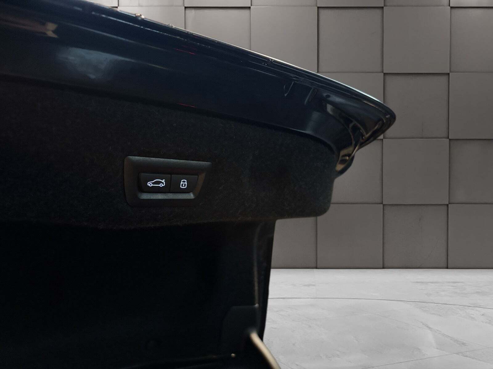 Grå BMW i5 fra 2024