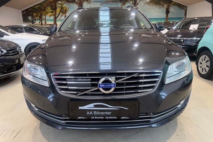 Grå Volvo V70 fra 2015