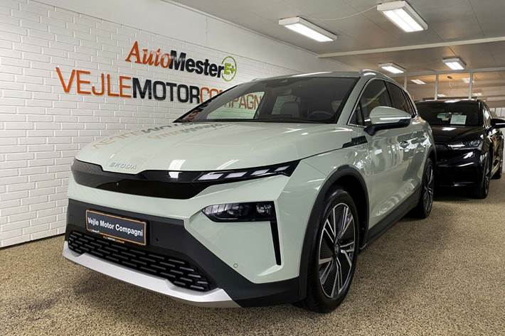 Grøn Skoda Elroq fra 2025 set udefra