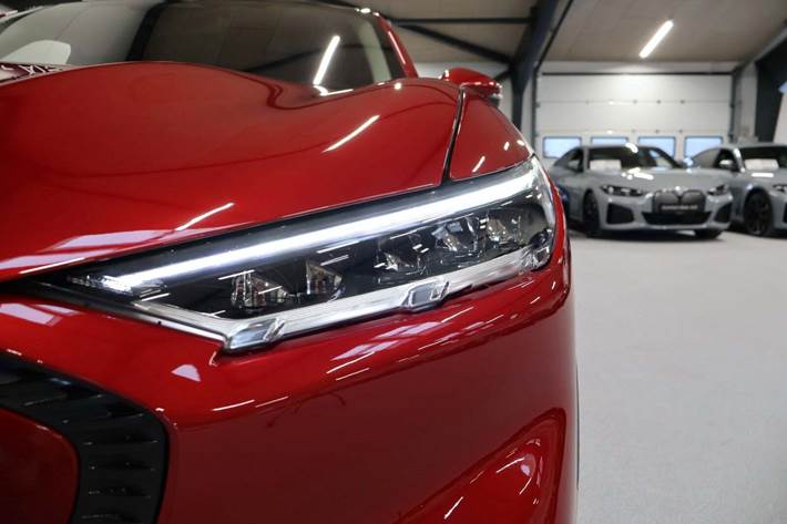 Rød Ford Mustang Mach-E fra 2022