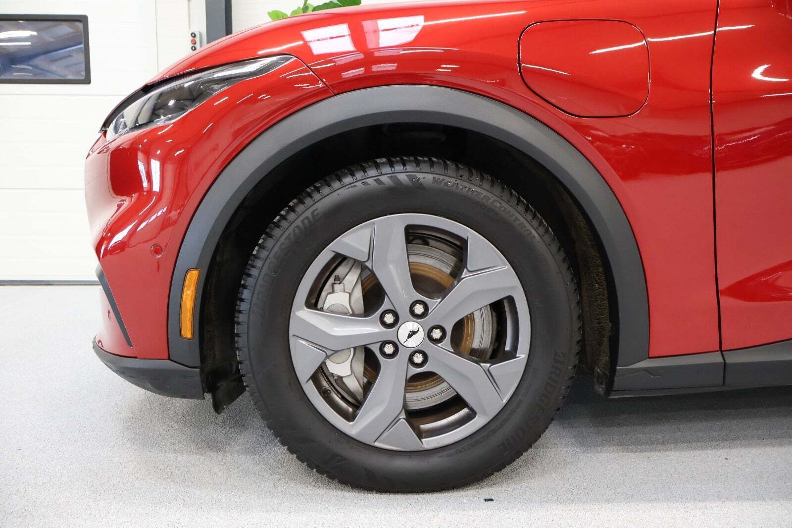 Rød Ford Mustang Mach-E fra 2022