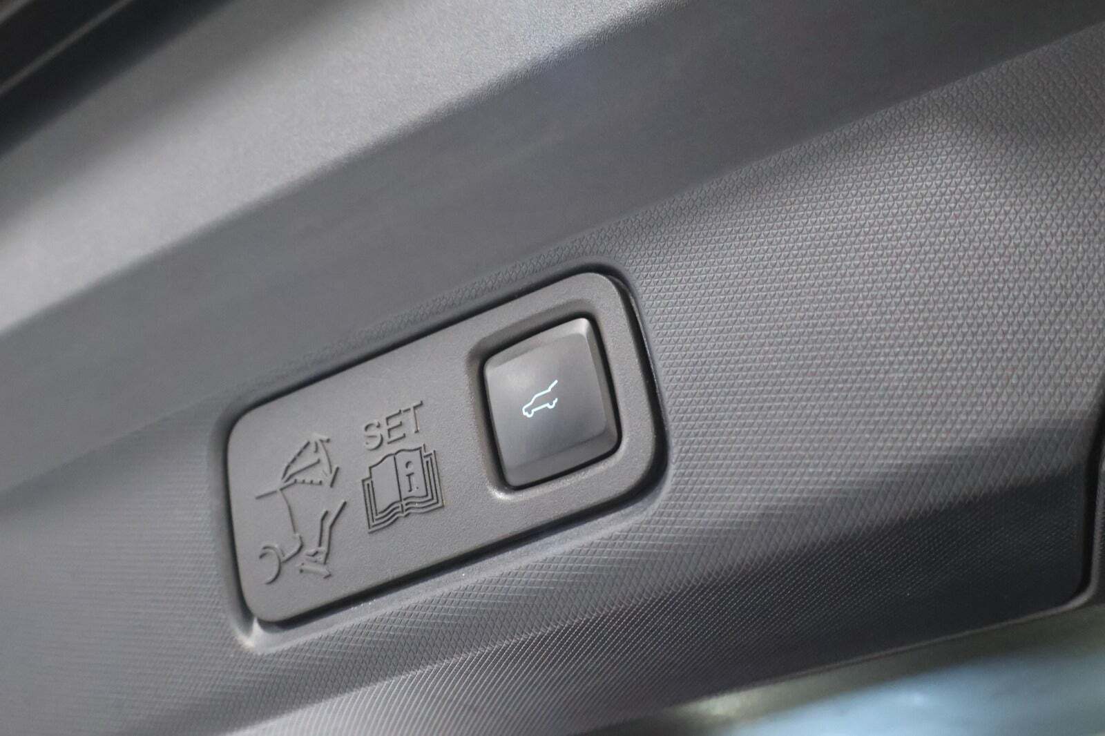 Rød Ford Mustang Mach-E fra 2022