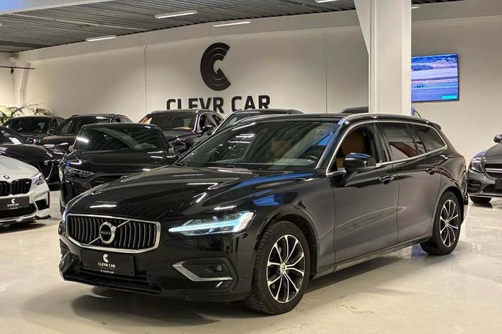 Sort Volvo V60 fra 2020 set udefra