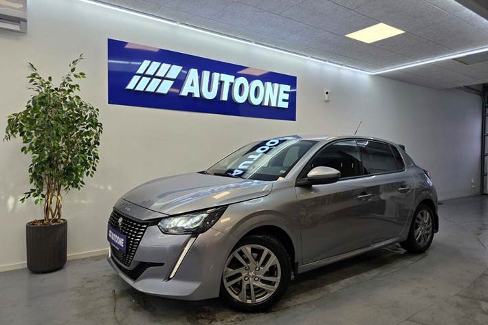 Grå Peugeot 208 fra 2021