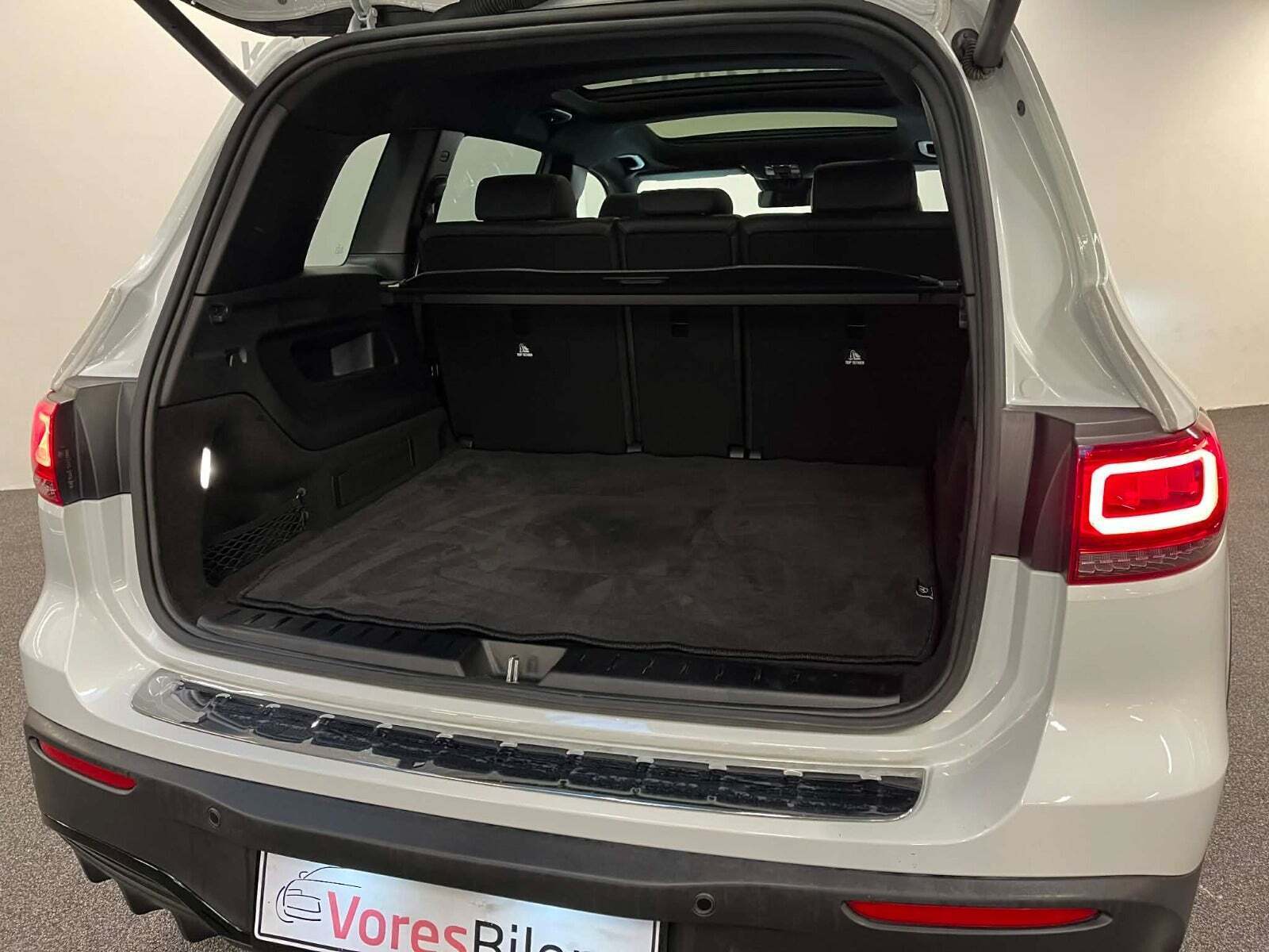 Hvid Mercedes EQB250 fra 2023