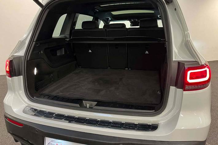 Hvid Mercedes EQB250 fra 2023