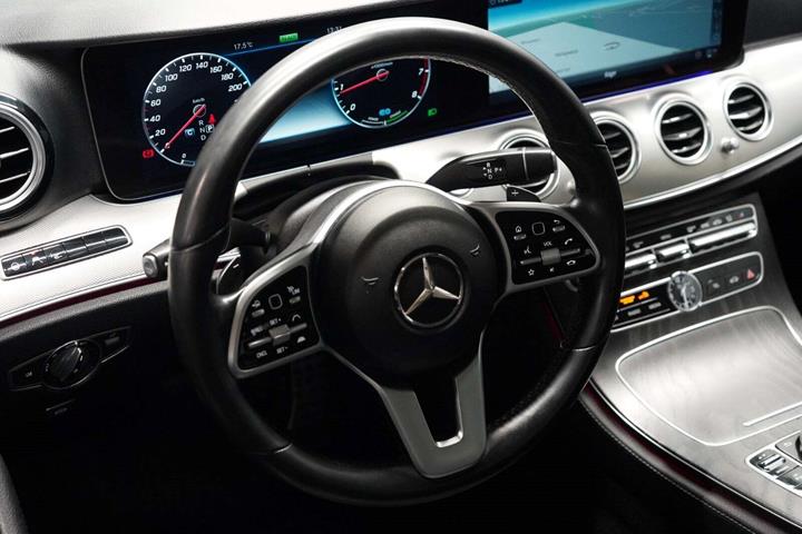 Sort Mercedes E350 fra 2018