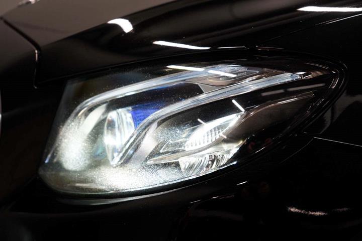 Sort Mercedes E350 fra 2018