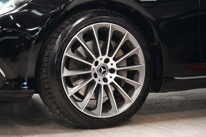 Sort Mercedes E350 fra 2018