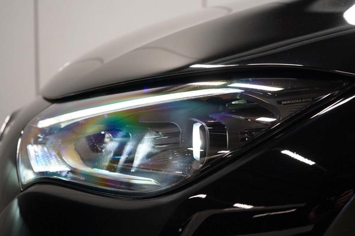 Sort Mercedes EQE350 fra 2023