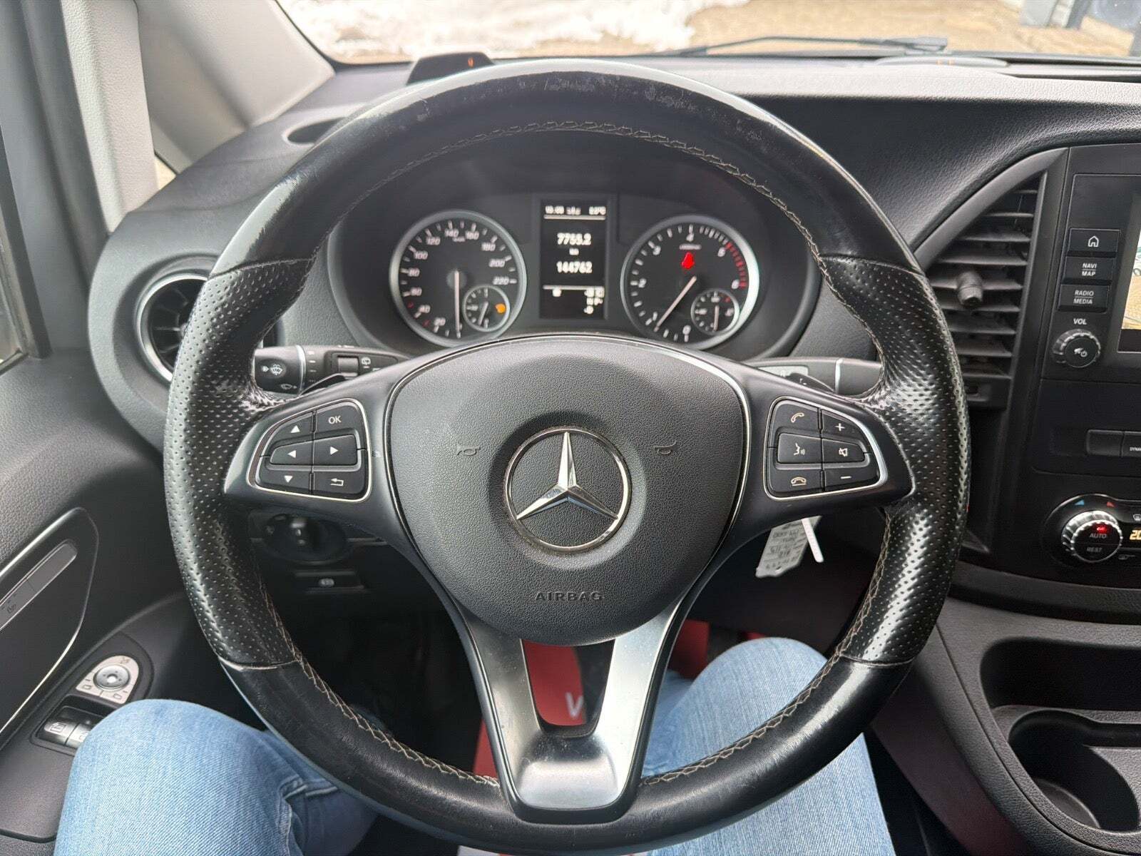 Sølv Mercedes Vito 119 fra 2020