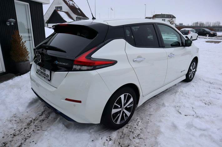 Hvid Nissan Leaf fra 2019