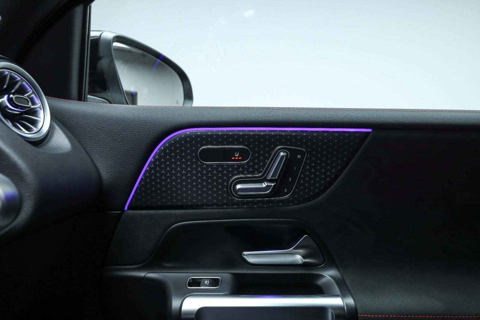 Sort Mercedes EQB250+ fra 2026