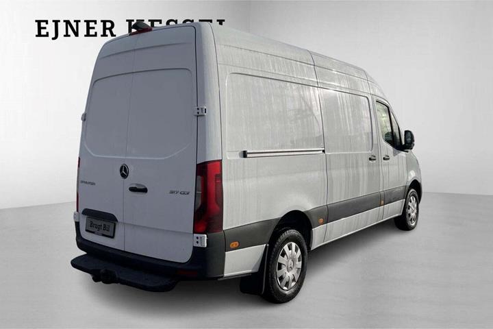 Hvid Mercedes Sprinter 317 fra 2023