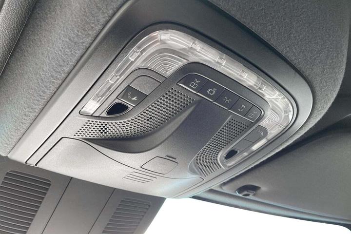 Hvid Mercedes Sprinter 317 fra 2023