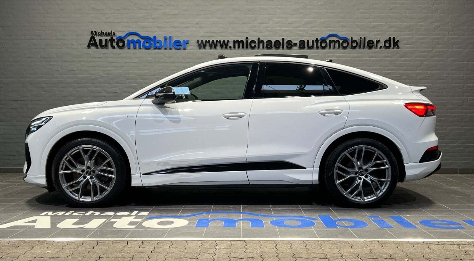 Hvid Audi Q4 e-tron fra 2023