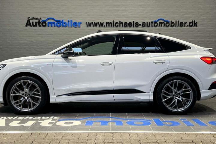 Hvid Audi Q4 e-tron fra 2023