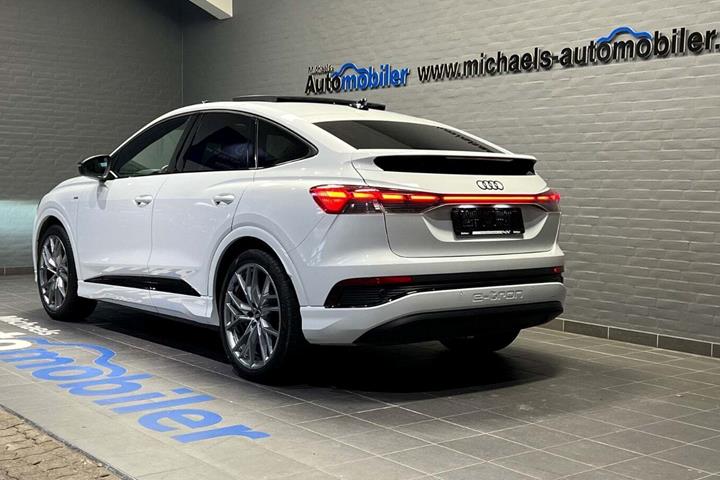 Hvid Audi Q4 e-tron fra 2023