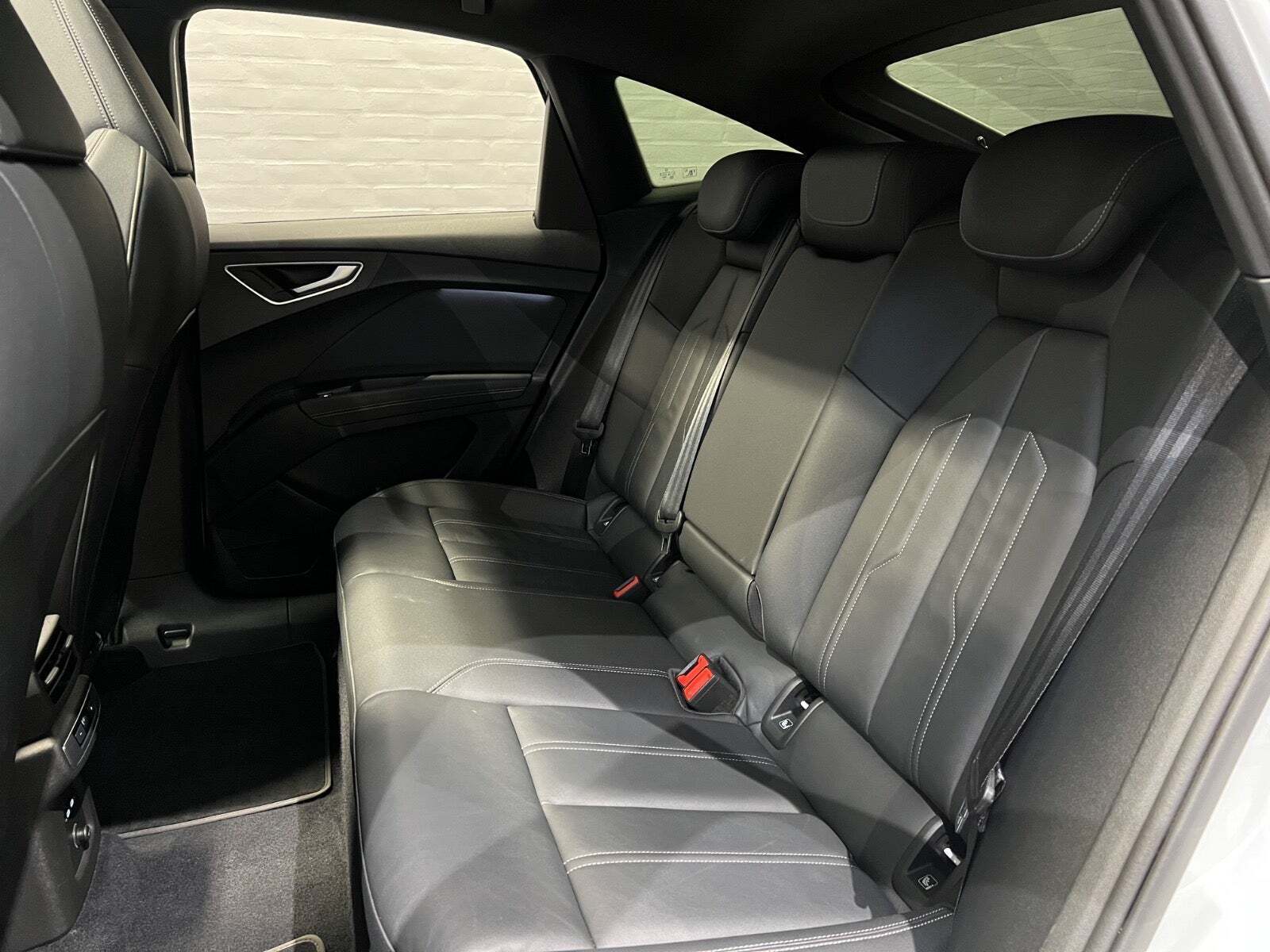 Hvid Audi Q4 e-tron fra 2023