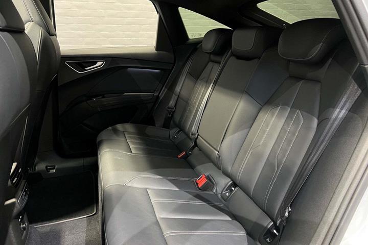 Hvid Audi Q4 e-tron fra 2023