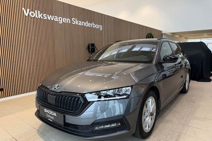 Grå Skoda Octavia fra 2022