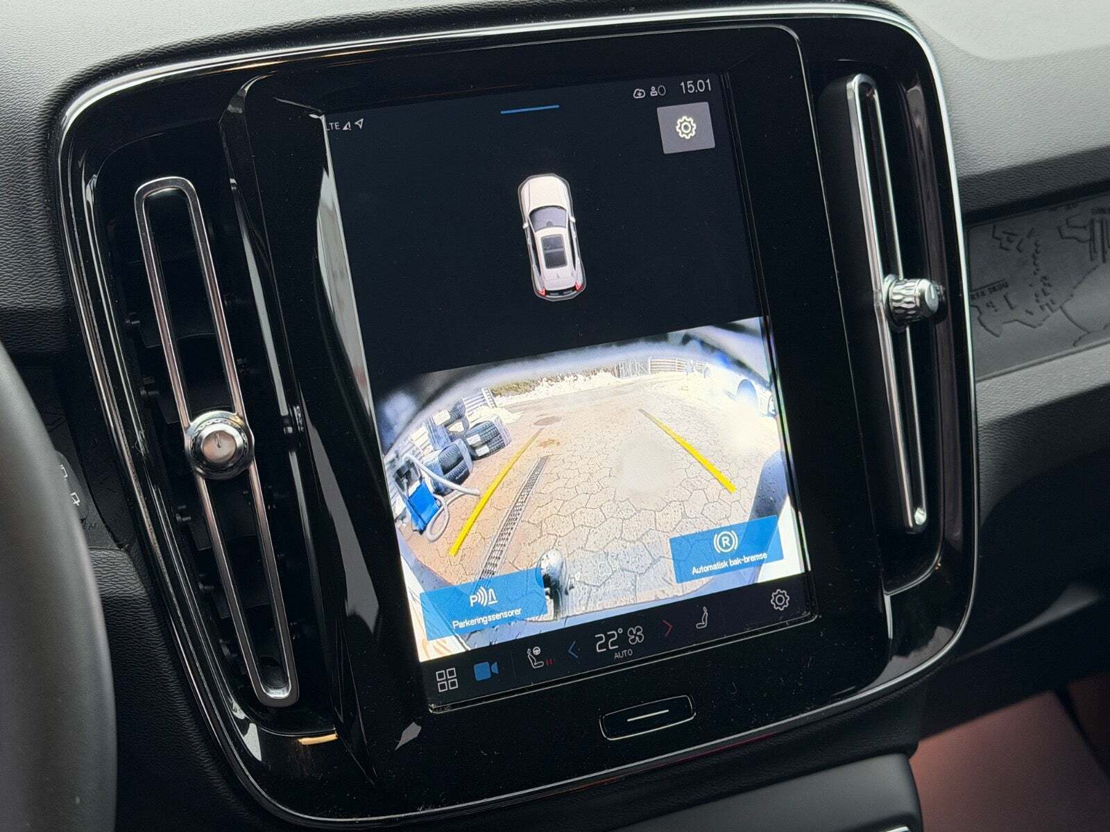 Sølv Volvo XC40 fra 2024