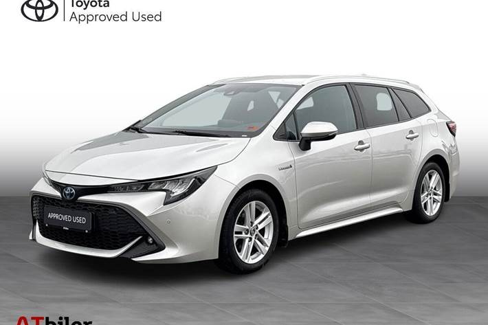 Sølv Toyota Corolla fra 2020 set udefra