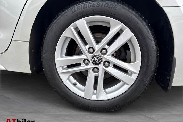 Sølv Toyota Corolla fra 2020