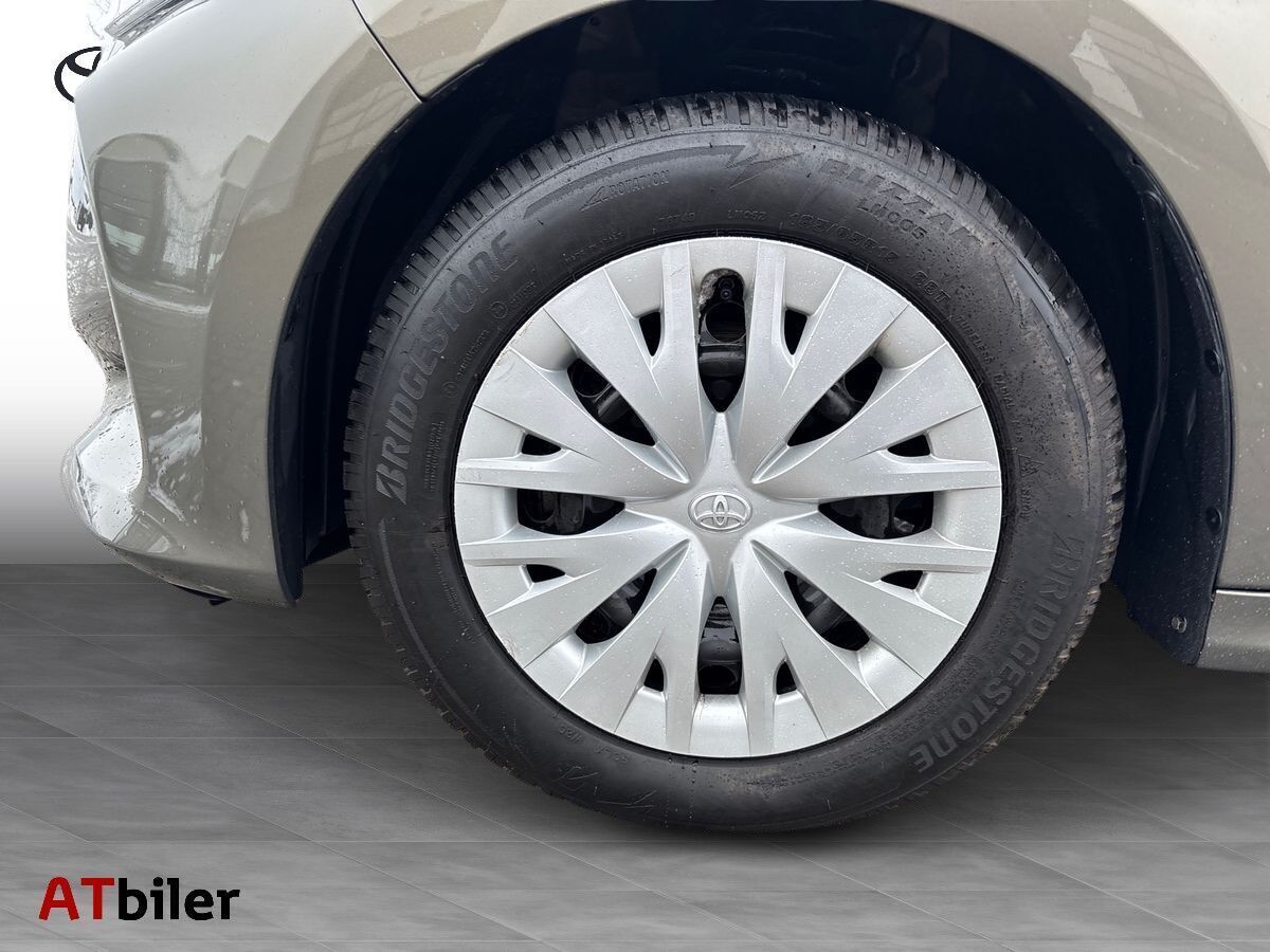 Bronze Toyota Yaris fra 2020