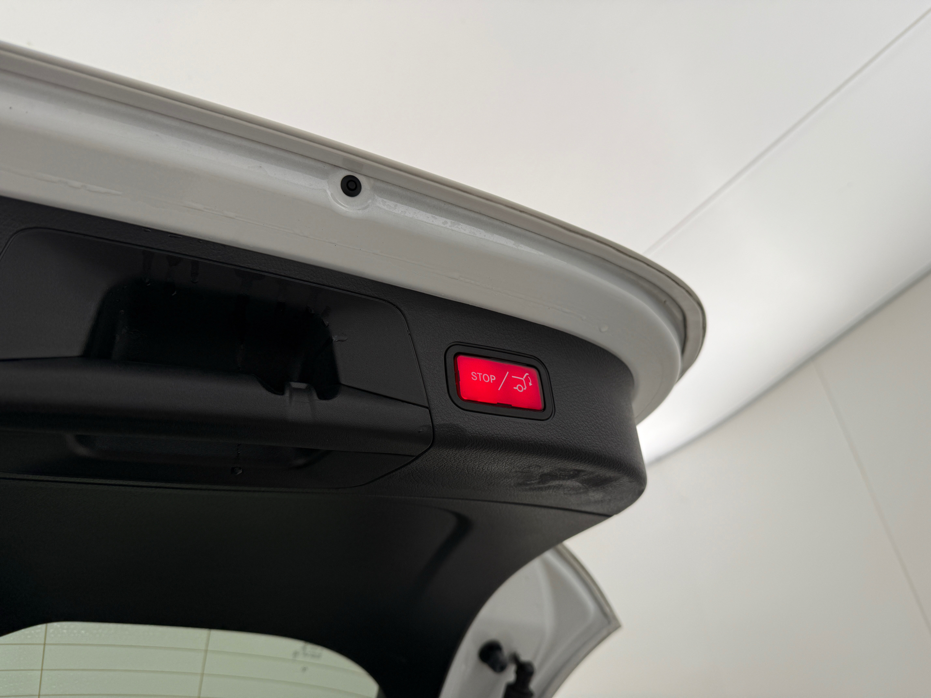 Hvid Mercedes EQA 250 fra 2021