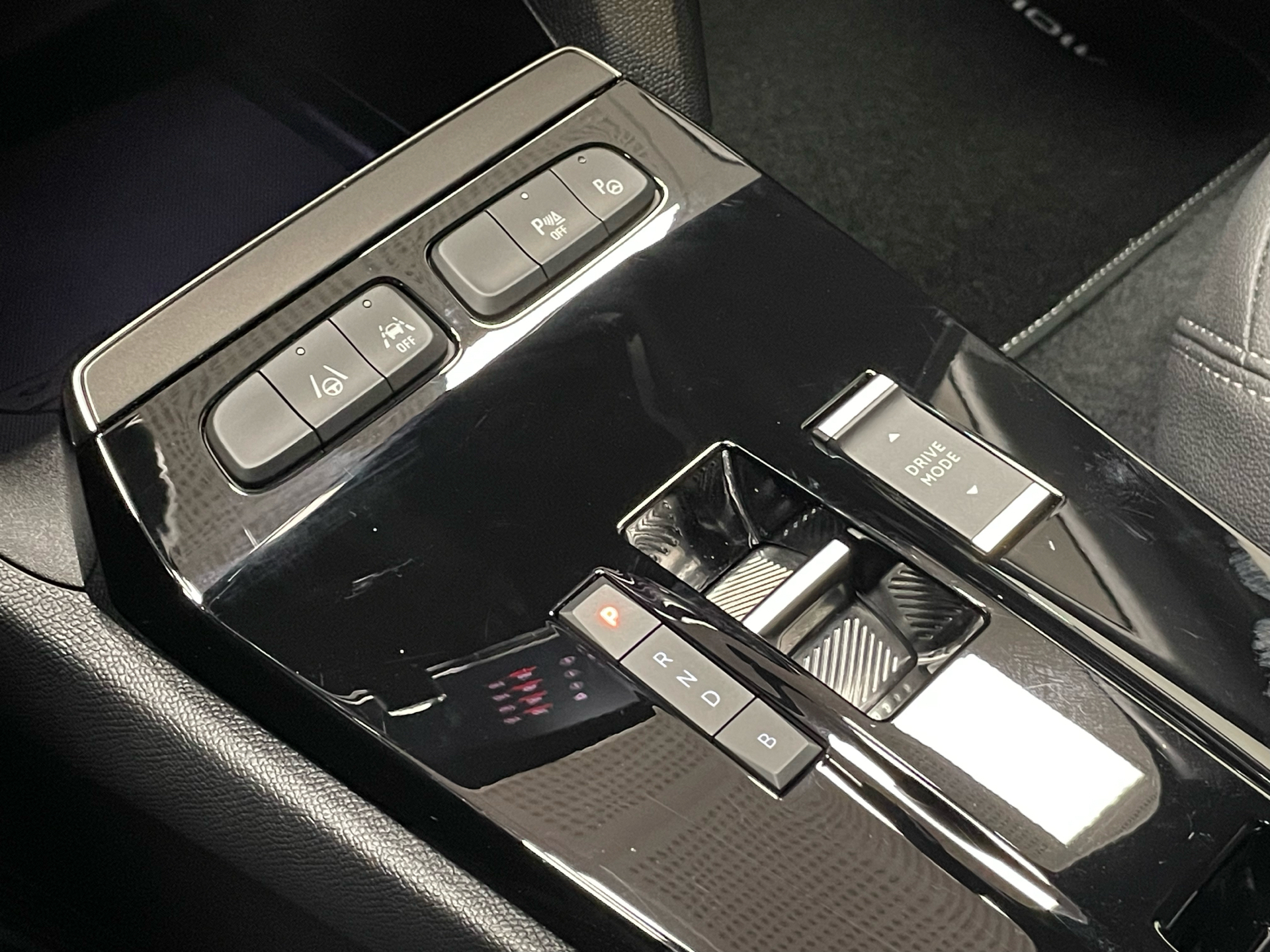 Rød Opel Mokka-e fra 2024