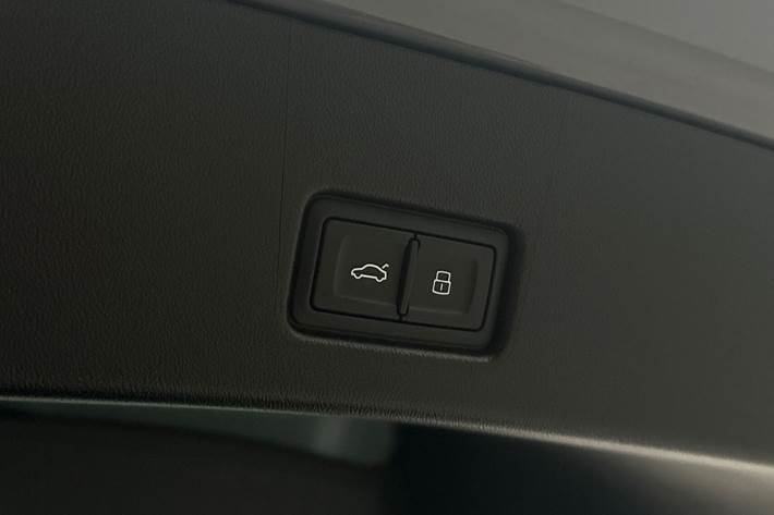 Grå Audi Q4 fra 2024