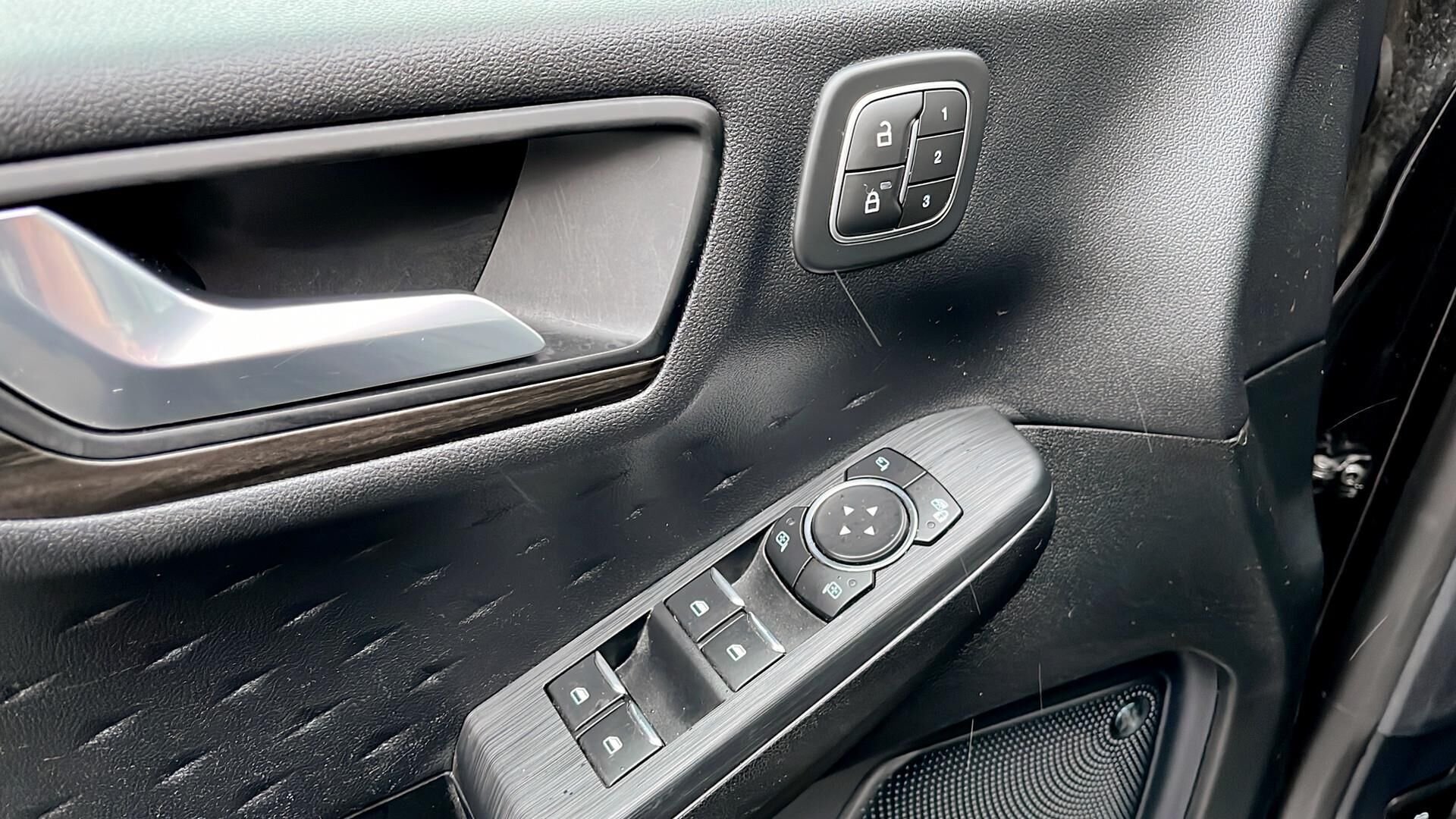 Sort Ford Kuga fra 2021