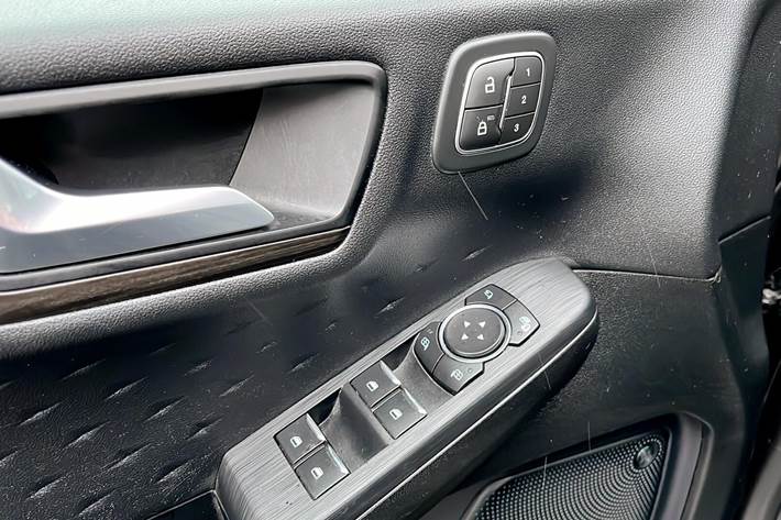 Sort Ford Kuga fra 2021