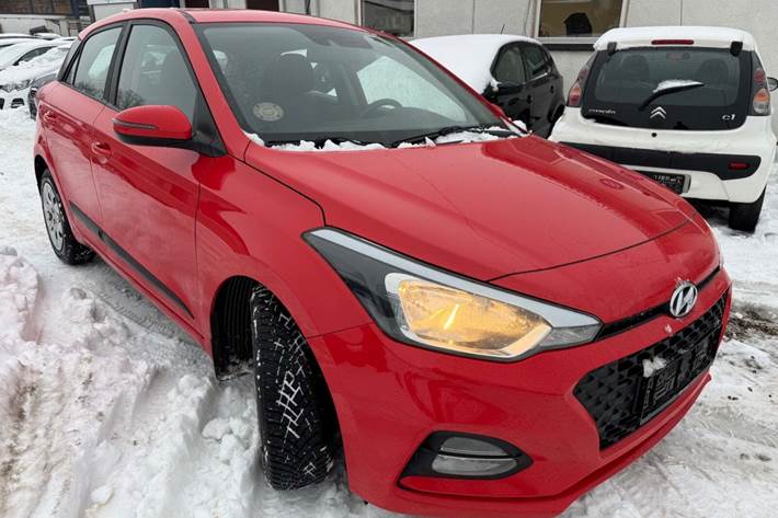 Rød Hyundai i20 fra 2019