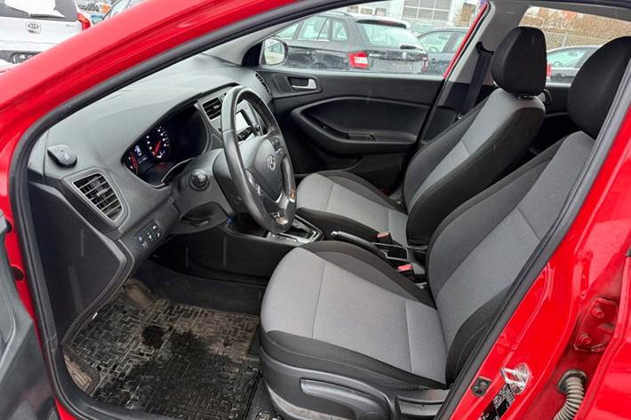 Rød Hyundai i20 fra 2019