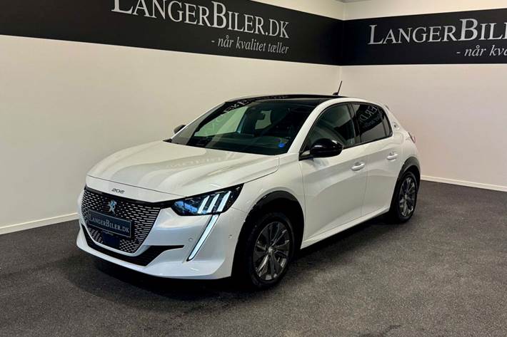 Hvid Peugeot e-208 fra 2021 set udefra