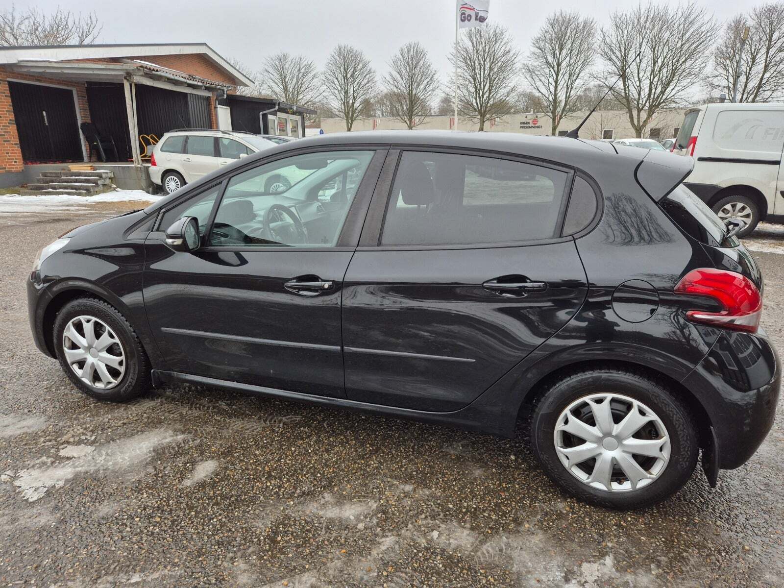 Grøn Peugeot 208 fra 2017