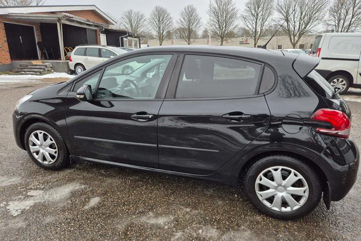 Grøn Peugeot 208 fra 2017