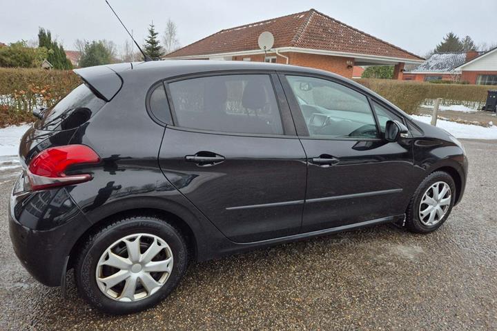 Grøn Peugeot 208 fra 2017