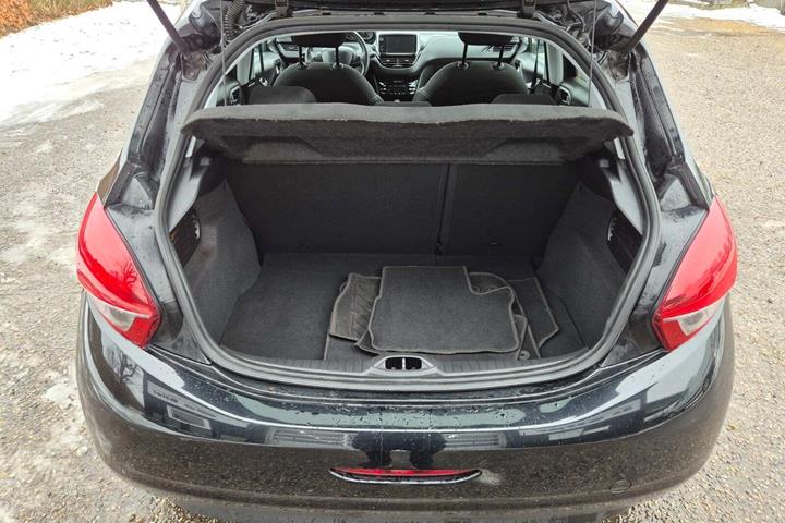 Grøn Peugeot 208 fra 2017