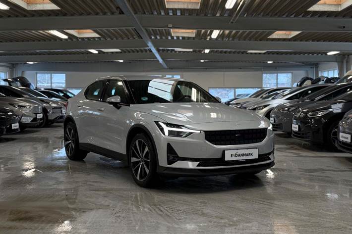 Hvid Polestar 2 fra 2022 set udefra