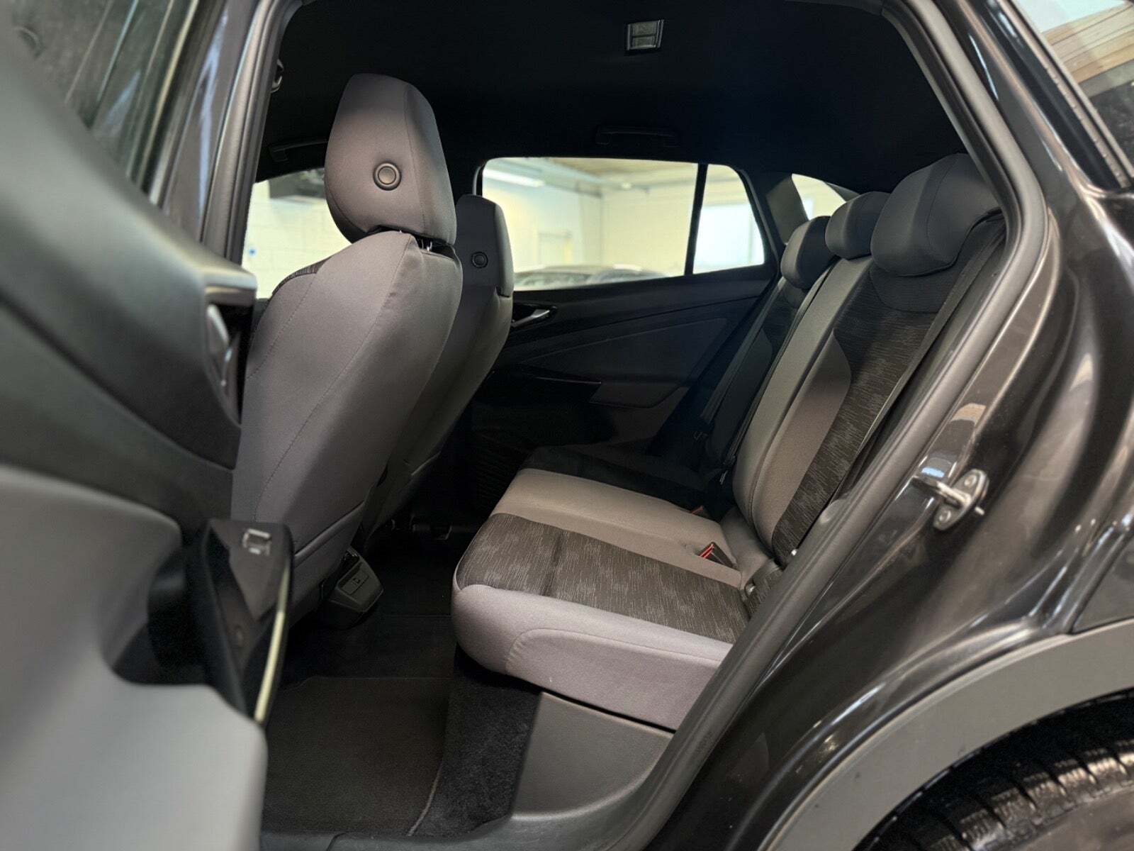 Grå VW ID.4 fra 2021