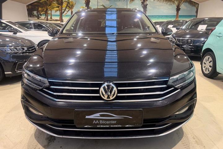Sort VW Passat fra 2020