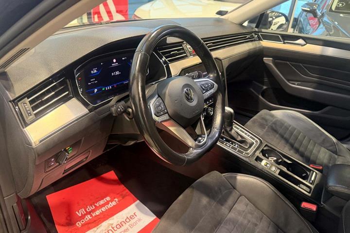 Sort VW Passat fra 2020
