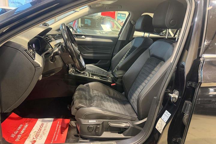 Sort VW Passat fra 2020