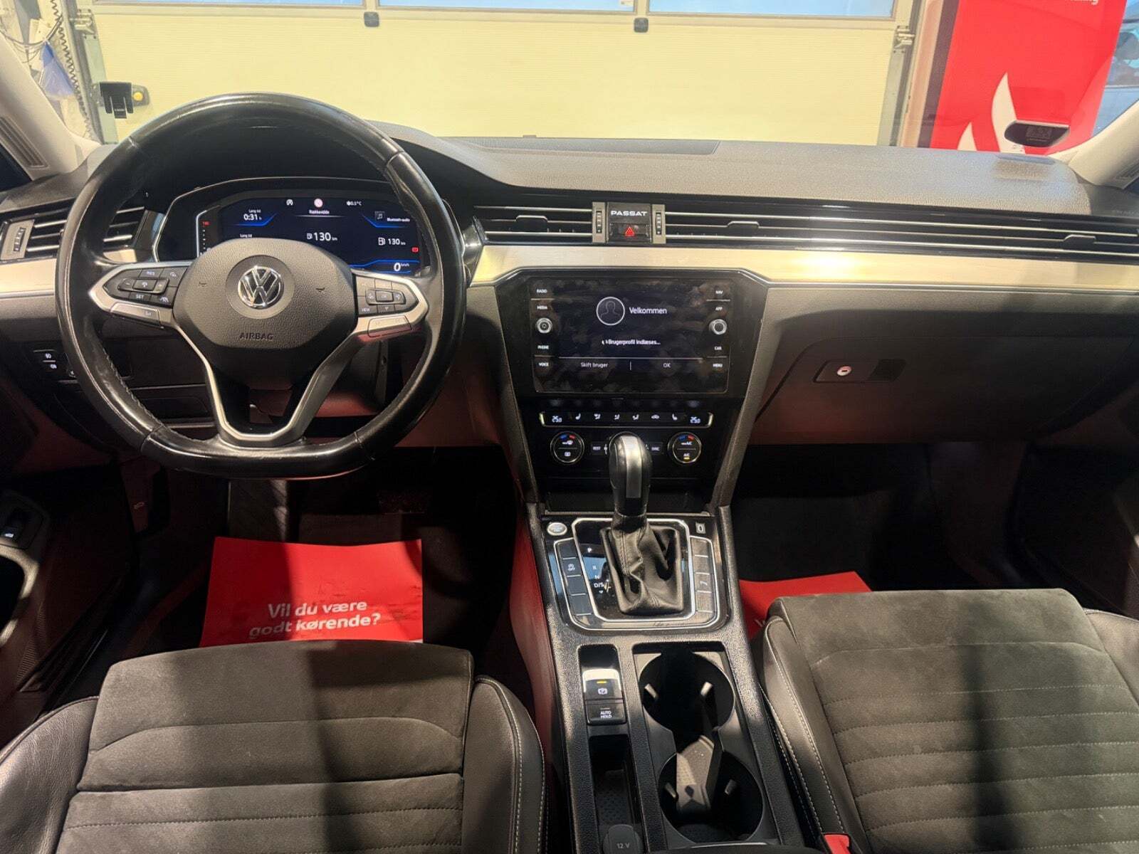 Sort VW Passat fra 2020