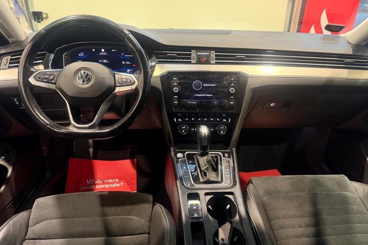 Sort VW Passat fra 2020